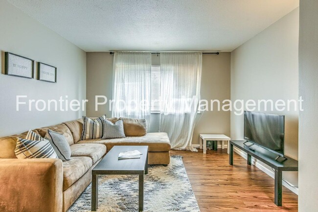Building Photo - Coming soon! One Bedroom One Bath in Clift...