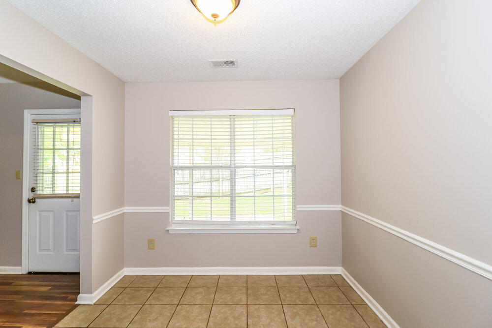Building Photo - 9587 Daly Dr