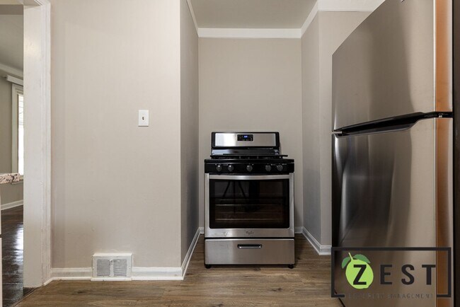 Building Photo - BEAUTIFUL 3 BEDROOM 1 BATH LOCATED IN HAPER WOODS MI 48225