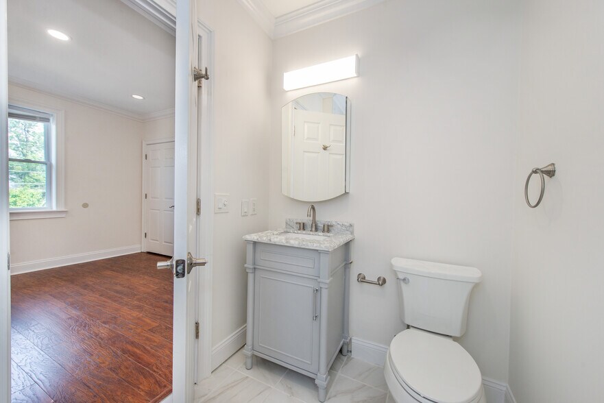 bathroom 2 - 49 Greenwood Ave