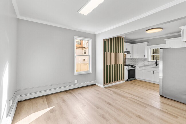 Building Photo - 98 W 32nd St
