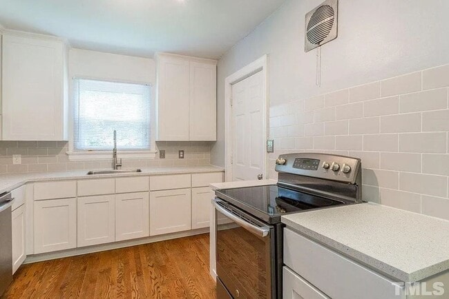 Building Photo - 2602 Wayland Dr