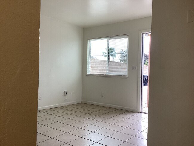 Building Photo - 3278 - Lucas