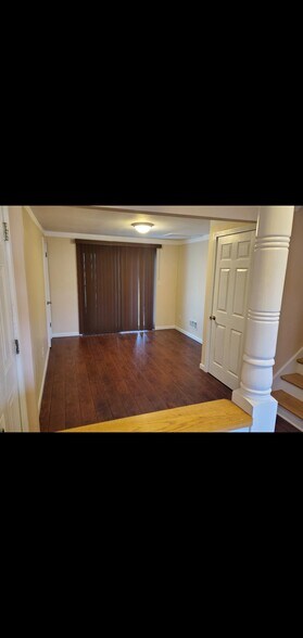 Primary Photo - 4705 Washington Dr