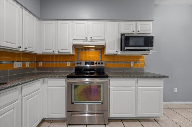 Building Photo - 11709 Lakeside Pl Dr