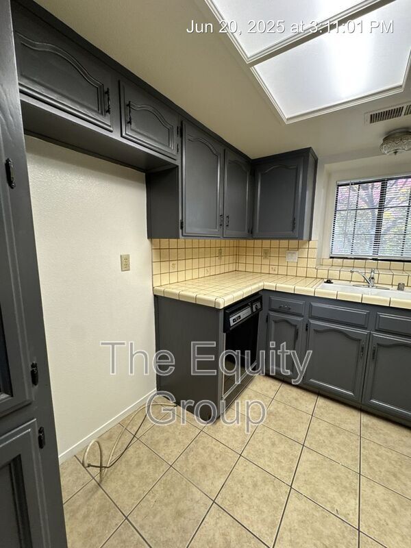 Building Photo - 4430 W Cypress Ave