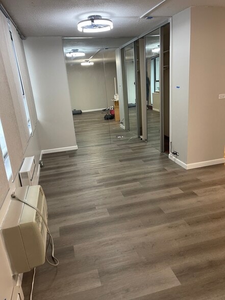 Building Photo - 2740 N Pine Grove Ave