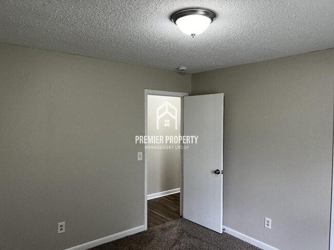 Building Photo - 6119 Rickwood Dr NW
