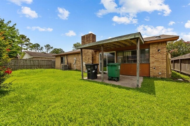 Building Photo - 15619 Fall Briar Dr