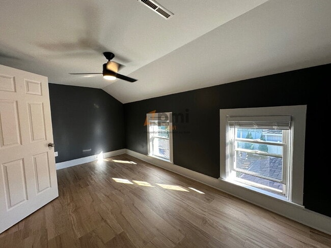 Building Photo - 511 W Goldsborough St