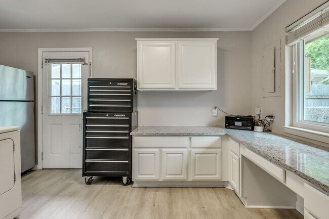 Building Photo - 3002 Stardust Dr