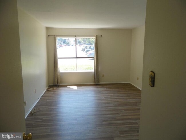 Building Photo - 1602 Raintree Ln