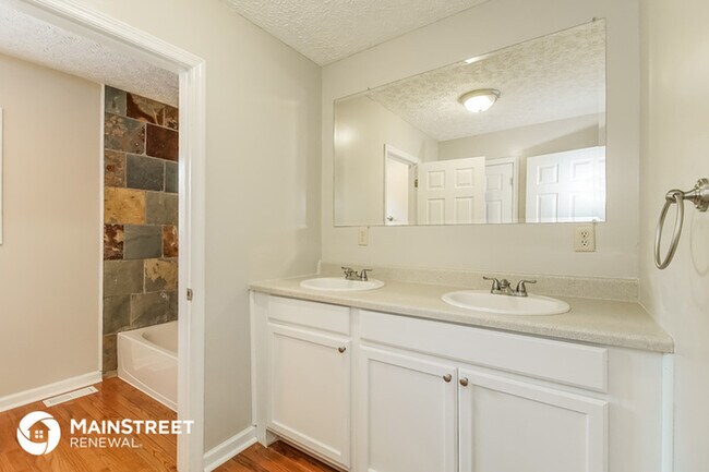 Building Photo - 3663 Central Ave