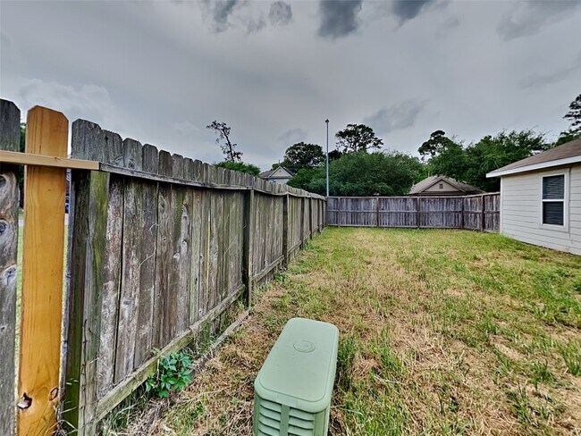 Building Photo - 2322 Old Ox Rd