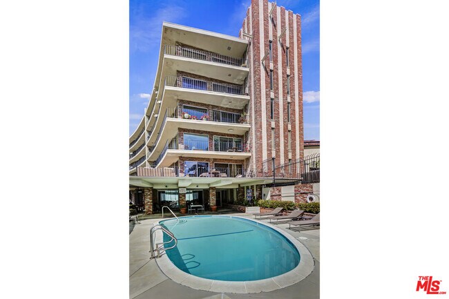 Primary Photo - 2260 N Cahuenga Blvd