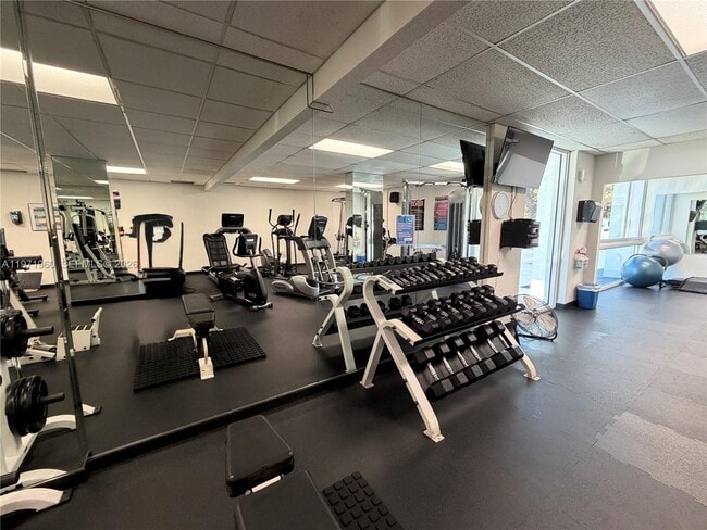 Building Photo - 2715 N Ocean Blvd