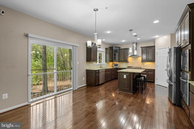 Building Photo - 920 St Martins Loop