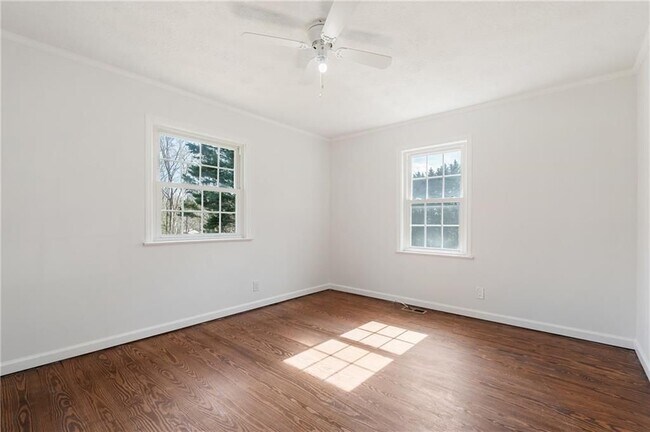 Building Photo - 173 Winndale Rd