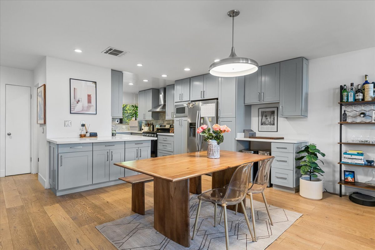 Building Photo - 3880 Fredonia Dr