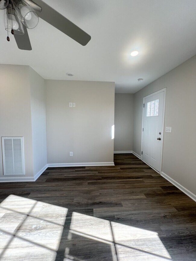 Building Photo - 1130 Pembroke Oak Grove Rd