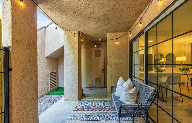 Building Photo - 1062 Calle Del Cerro