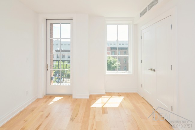 Building Photo - 203 9th Street #7R