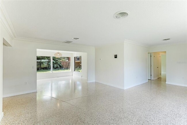 Building Photo - 2618 Valencia Dr