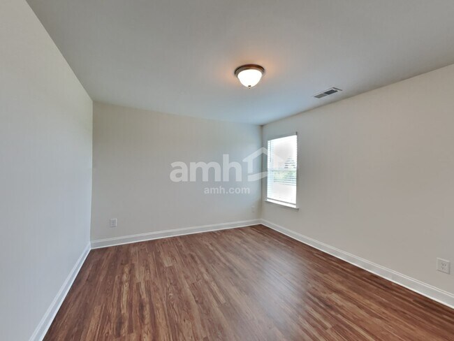 Building Photo - 153 Hazel Pk Dr