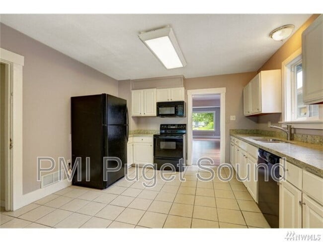 Building Photo - 1108 S Ridgewood Ave