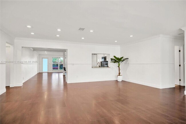 Building Photo - 4721 W Park Rd