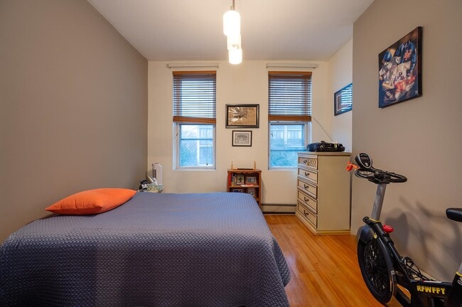 Building Photo - 413a 1st St