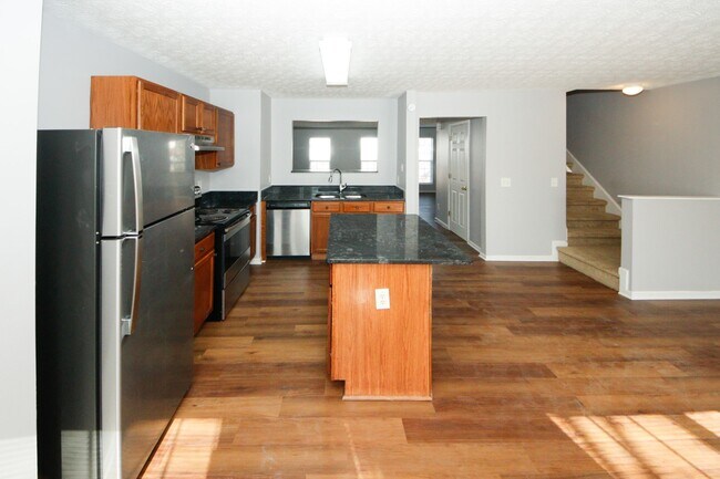 Building Photo - 5689 Strathmoor Manor Cir