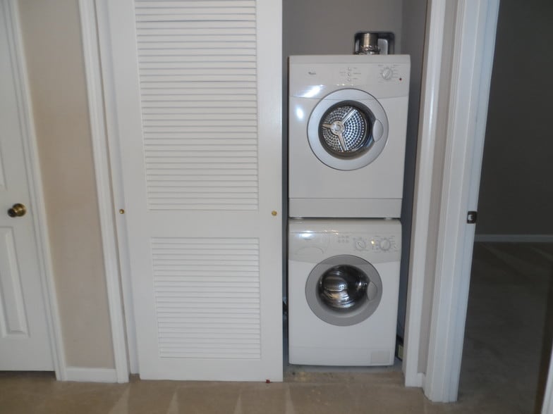 Washer & dryer - 575 Oakleaf Plantation Pky