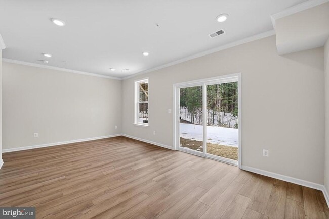 Building Photo - 2914 Lewis and Clark Ave