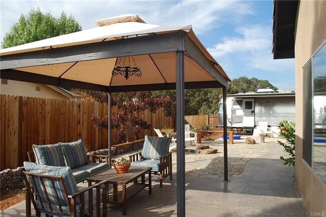 Building Photo - Beautiful home in very desirable neighborhood
