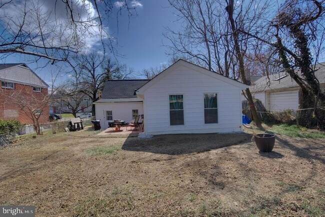 Building Photo - 2924 Virginia Ave