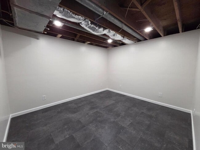 Building Photo - 5019 Leland Dr