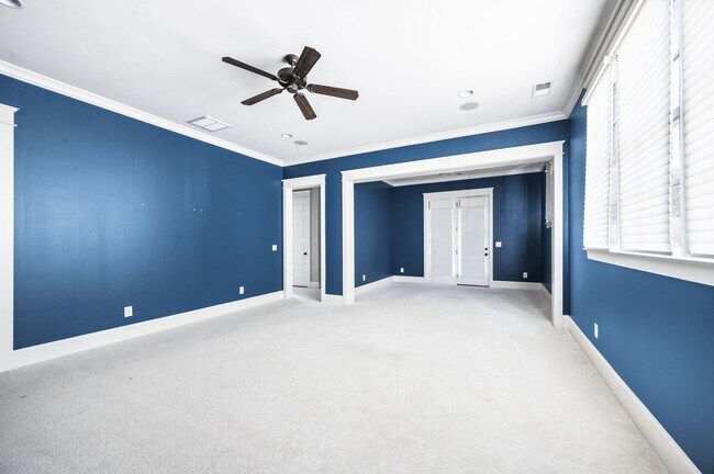 Building Photo - 1735 Hillmont Dr