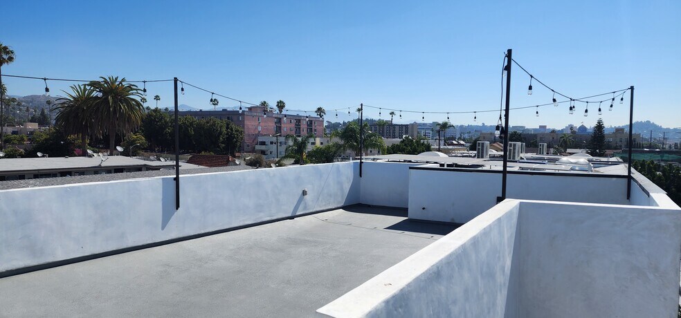 Building Photo - 1311 N Harvard Blvd