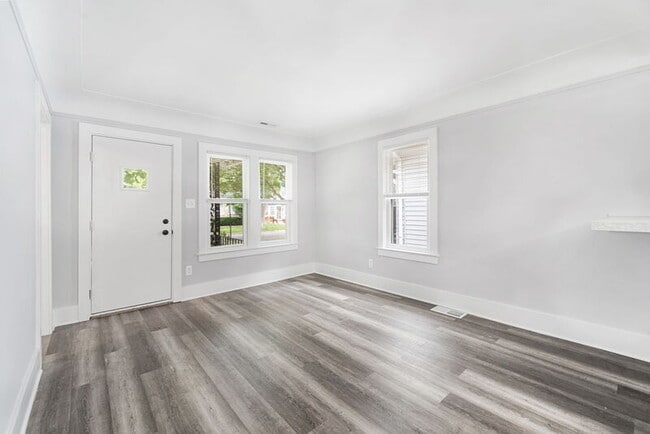 Building Photo - 2053 Austin Ave