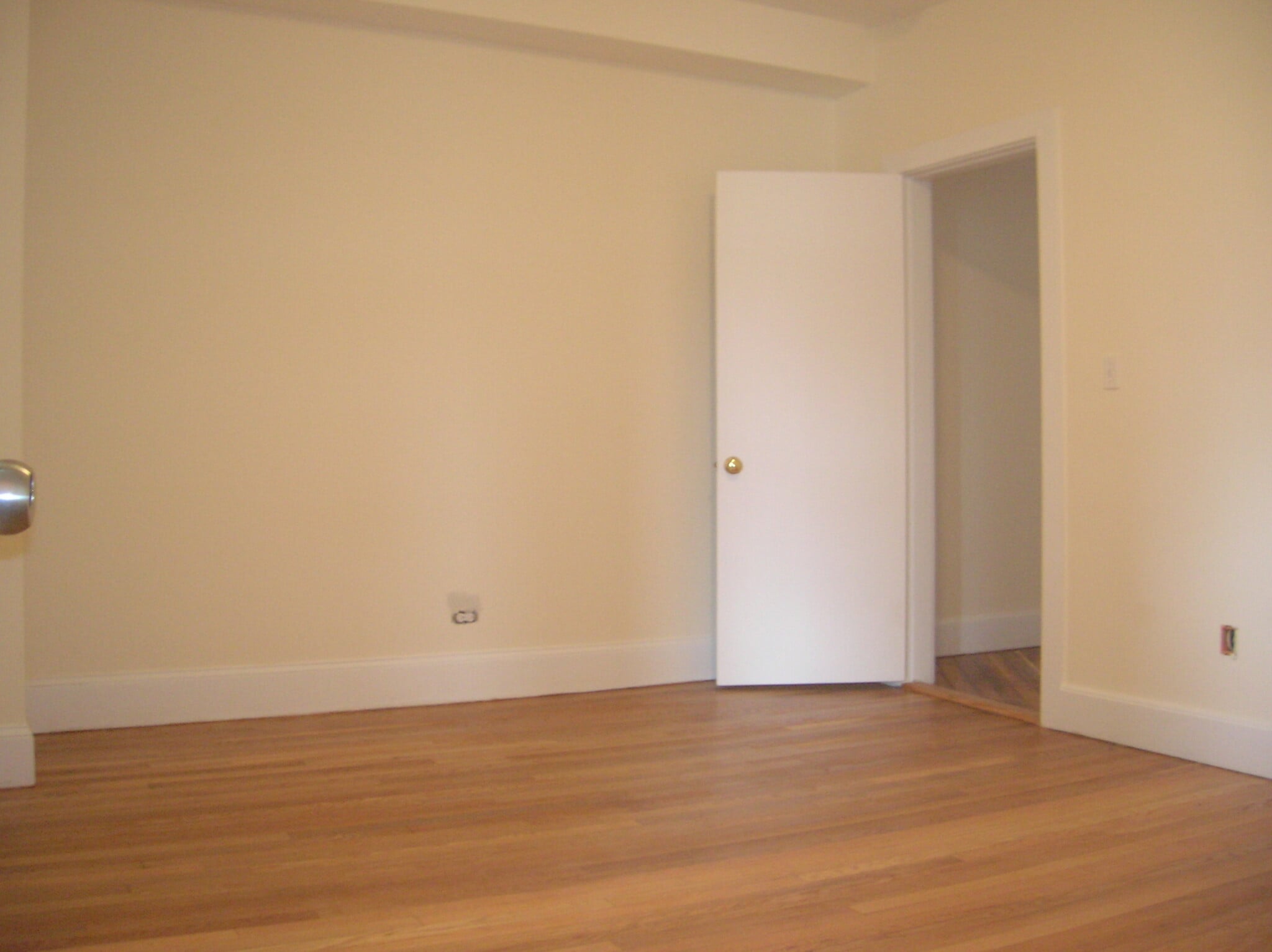 Building Photo - 520 Medford St