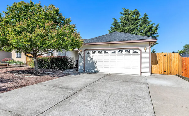 Building Photo - 1744 Sandpiper Dr
