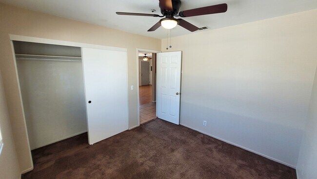 Building Photo - Upstairs 3 Bedroom 2 Bath Apartment with H...