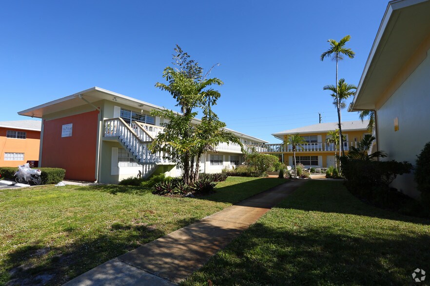 Villas Isabel 618628 8th St N Naples FL 34102 Apartment Finder