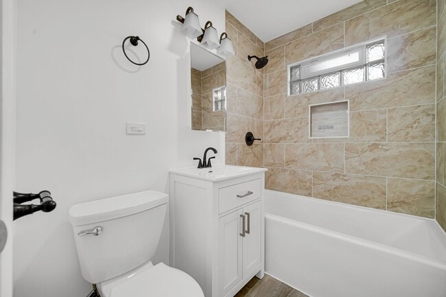 Building Photo - 3 Bedroom 1 Bathroom House for Rent!