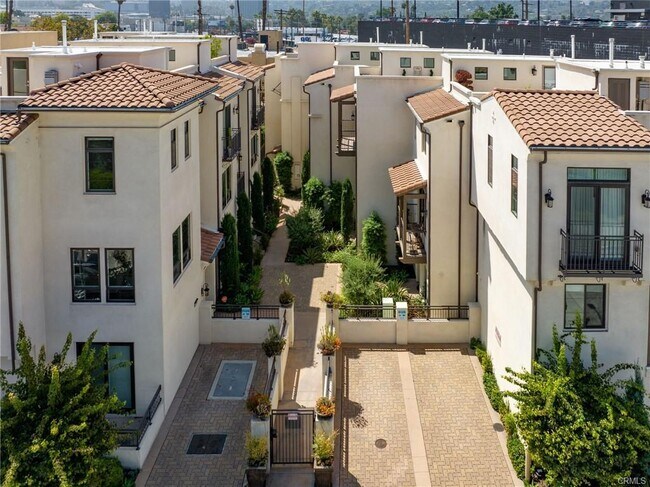 Building Photo - 10736 Bloomfield St