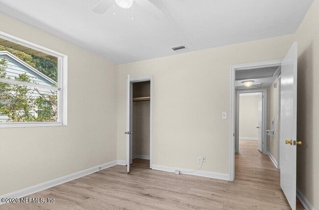 Building Photo - 7115 Lucky Dr E