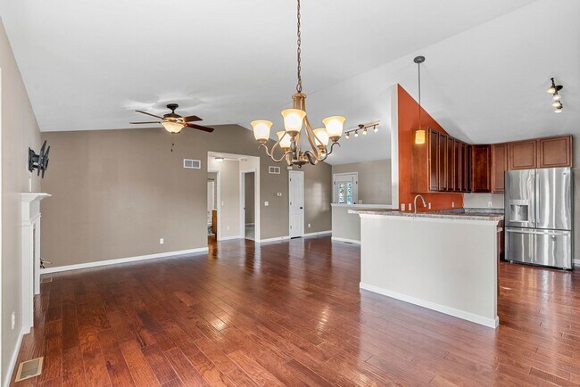 Building Photo - Spacious 3-Bed, 3-Bath Home in Wentzville