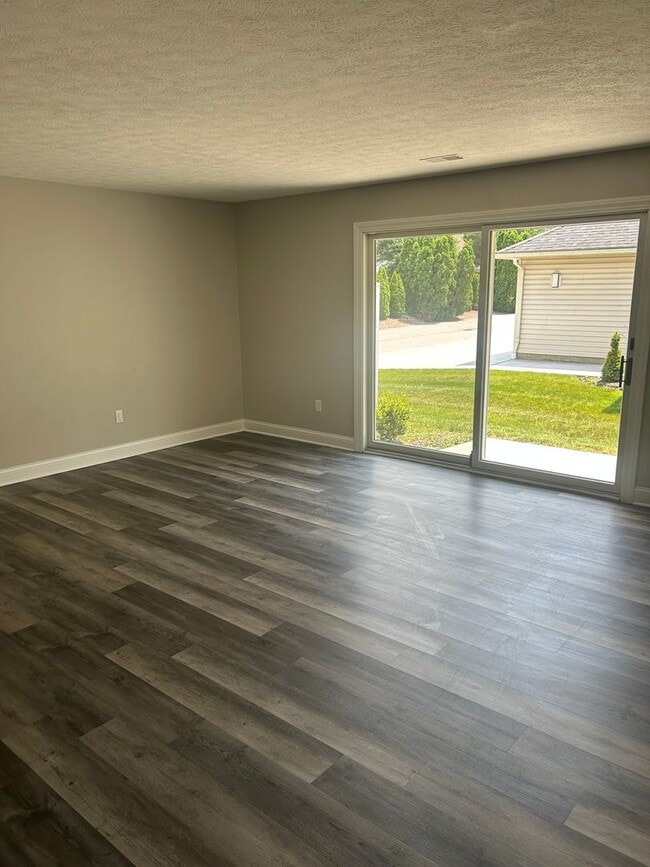 Building Photo - 2 Bedroom  2 1/2 Bath Condo