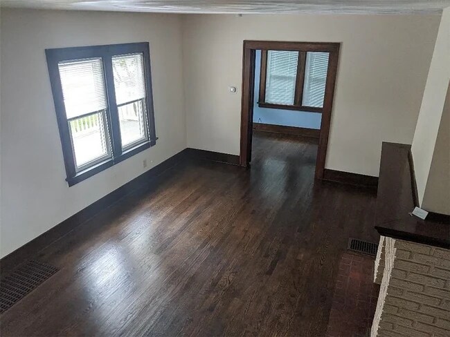 Building Photo - 338 Shenley Dr
